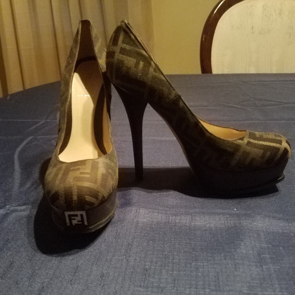 Fendi Khaki Cloth Pumps sz41